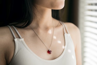 How to Choose the Right Gemstone Necklace for Your Birthstone