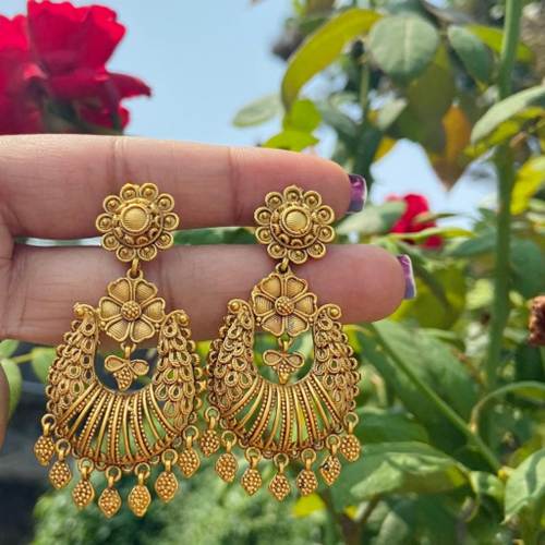 How to Choose the Right Gold Earrings for Your Face Shape