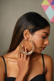 How to Balance Statement Earrings with your Outfits