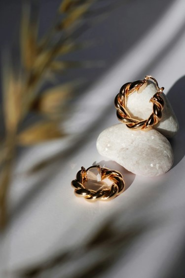 The Evolution of Gold Jewellery: From Ancient Traditions to Modern Design