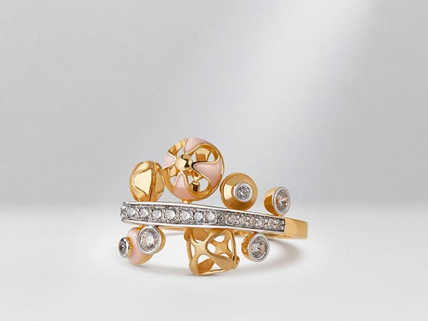 18kt gold design ring