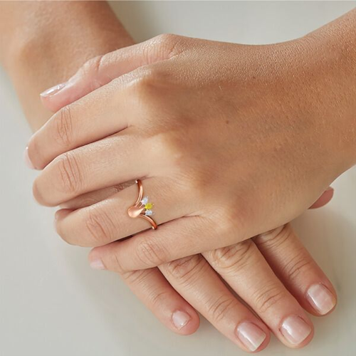 Promise Rings vs. Engagement Rings: What's the Difference?