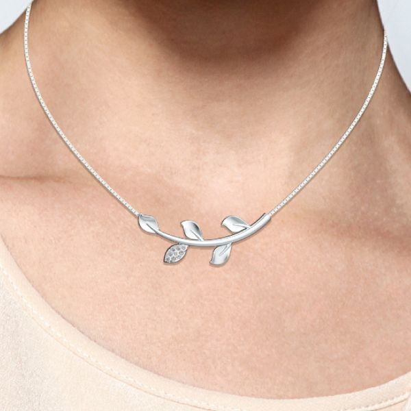 How To Match Blue Heart Necklaces With Your Wardrobe: Styling Tips For All Seasons
