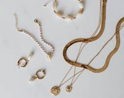 How to Style Your Ethnic Attire For Makar Sankranti with Minimal Jewellery