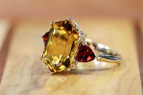 The Beauty and Benefits of Wearing Gemstone Jewellery