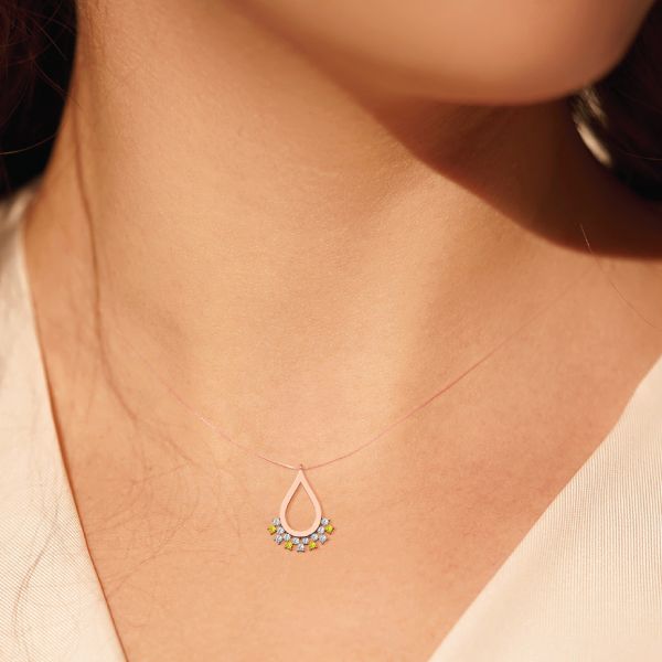 How to Style Women's Gold Necklaces for Different Necklines