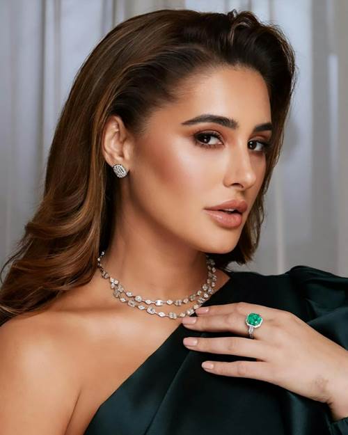 A Beginner's Guide To Pairing Stud Earrings With Hairstyles