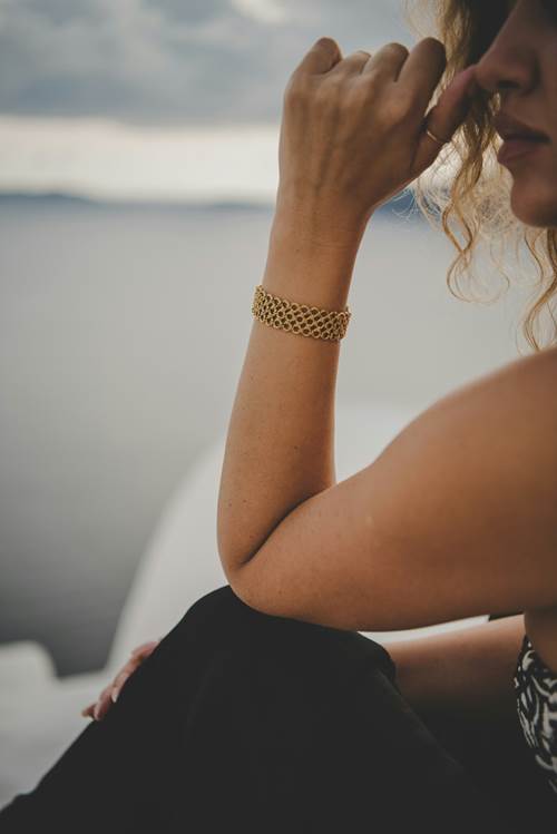 How to Choose the Right Gold Bracelet Design for Your Wrist