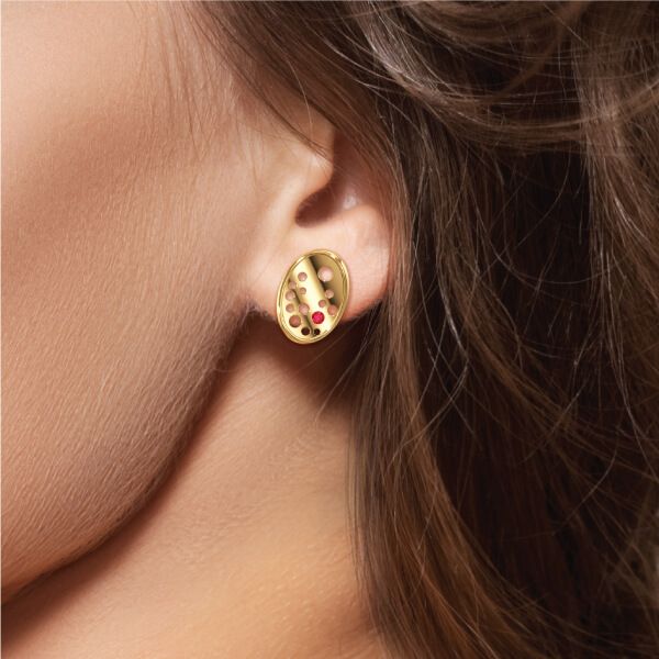 The Difference Between Lab-Grown and Natural Diamond Stud Earrings
