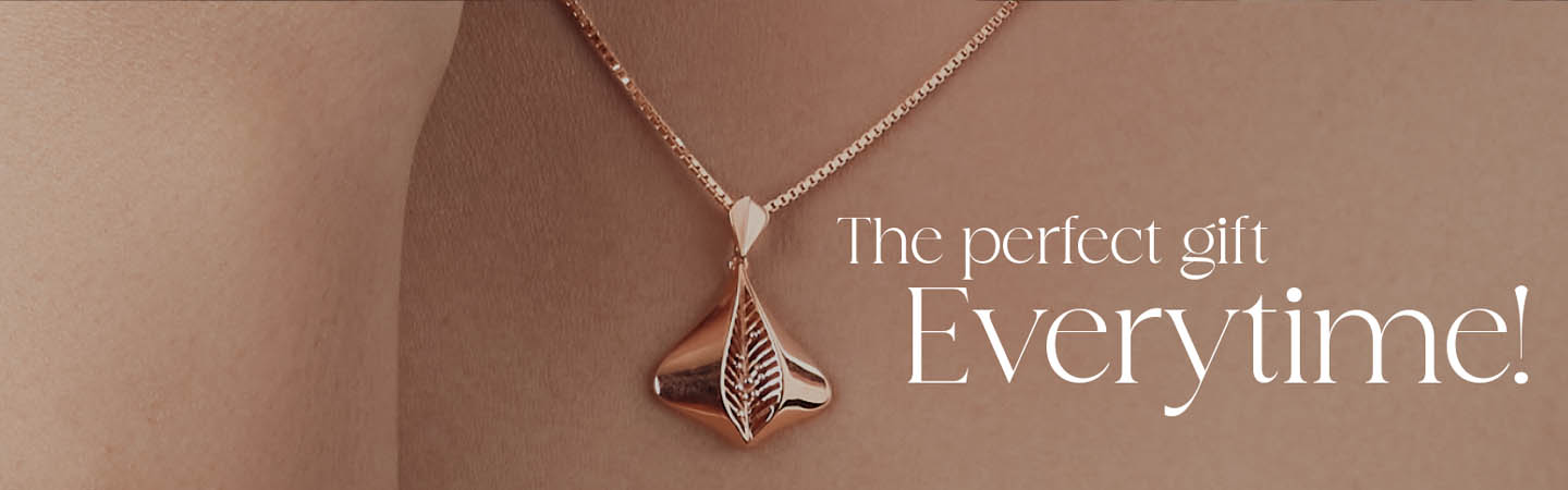 Top Christmas Jewellery Gifting Ideas to Sparkle This Holiday Season Title