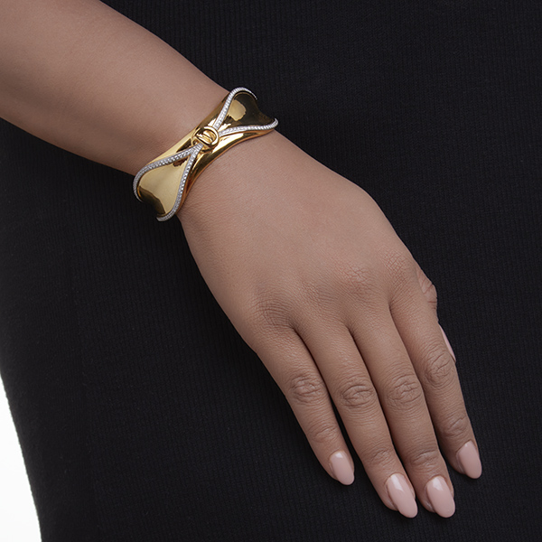 Gold bracelet for diwali