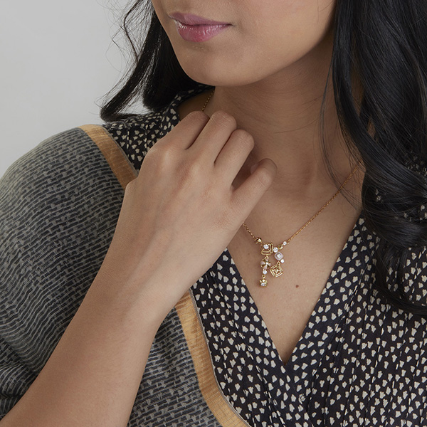 Stylish gold pendent